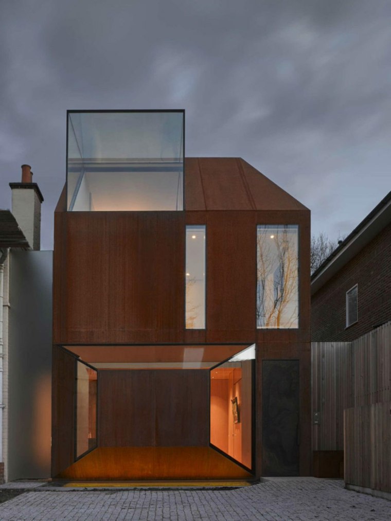 kortárs ablaktervezés ház építészet corten acél rozsda hatás