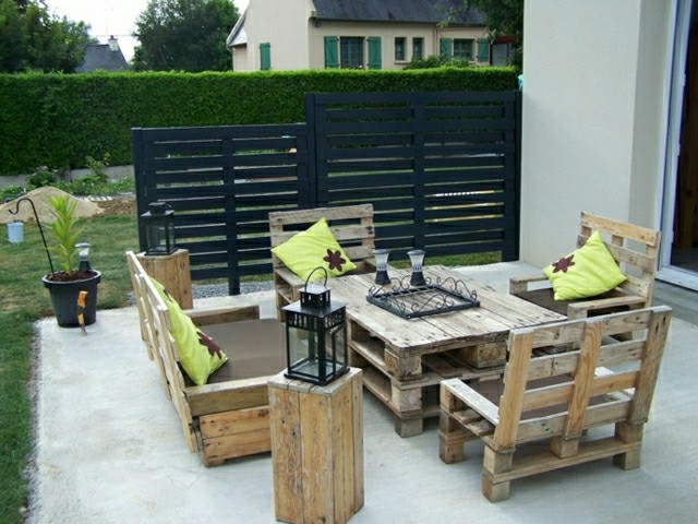 kerti bútor pad raklap kerti asztal eredeti ötlet olcsó zöld tereprendezés