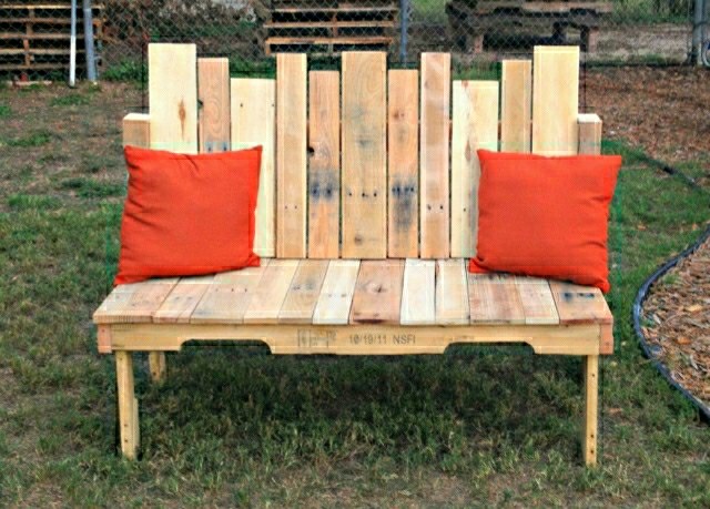kerti pad raklapok tervezés kerti bútor párnák pad piros fa barkács olcsó kerti pad