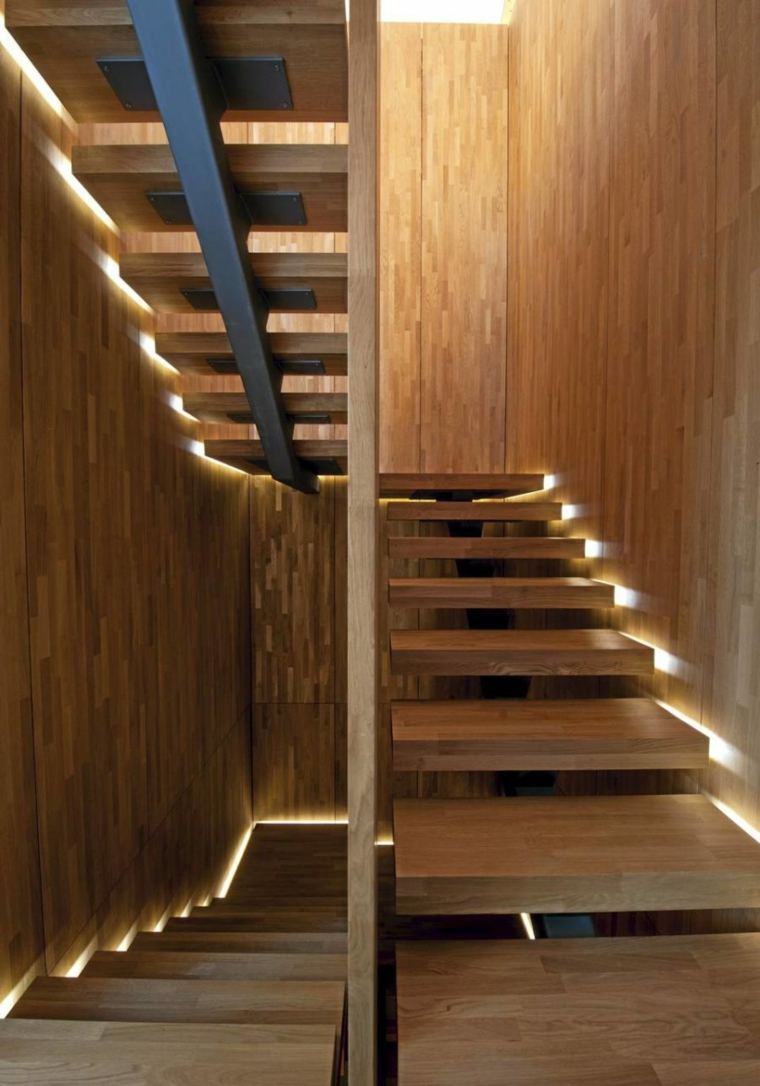 belső lebegő lépcsőház fa deco környezeti világítás led integrált világítással