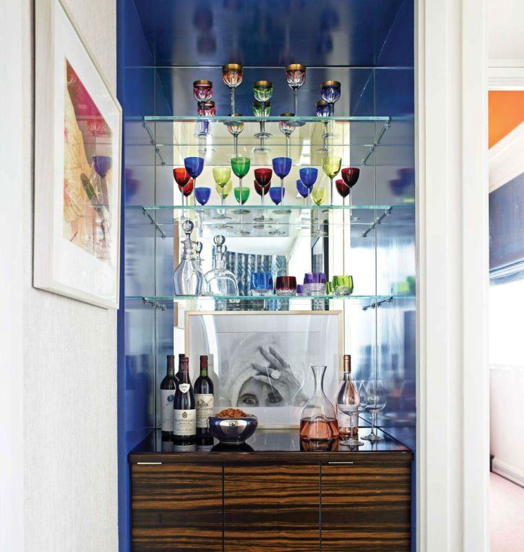 small-bar-lounge-glass-furniture-modern-design