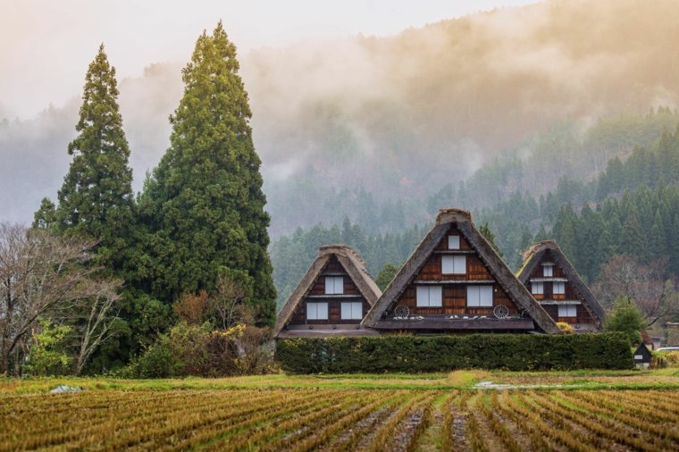 家-白川郷五箇山-屋根-祈り