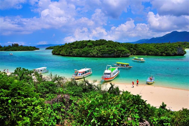 沖縄-島-ビーチ-細かい砂-日本