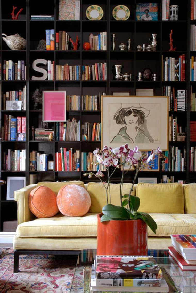 idea divano angolo lettura soggiorno arredare libreria spazio mensole in legno