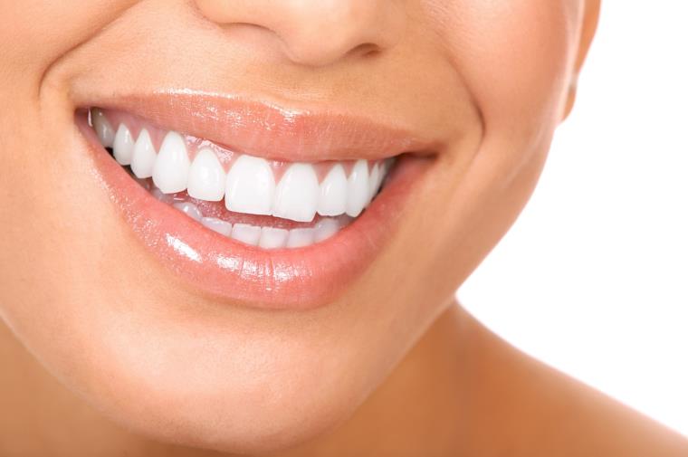 putojančių šypsenų-dantų priežiūra