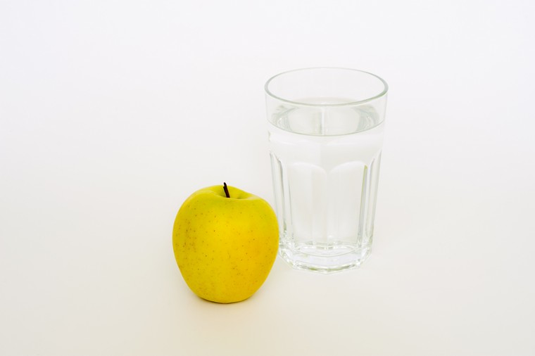 bere acqua per perdere peso prima di mangiare