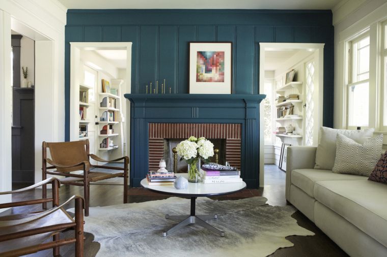 木製の壁の装飾のリビングルーム古い木工品の絵画アヒルの青い暖炉のレンガ