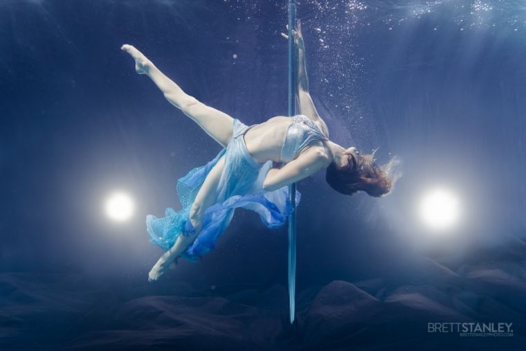 pole dance víz alatti fotózás