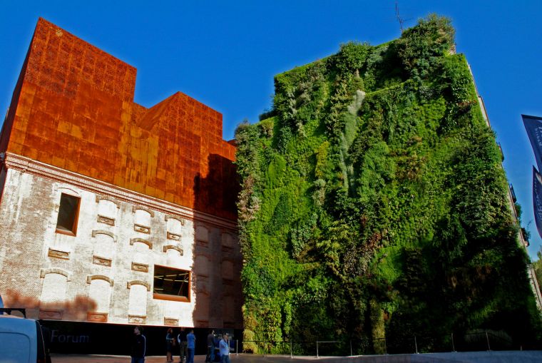 マドリードの緑の建物