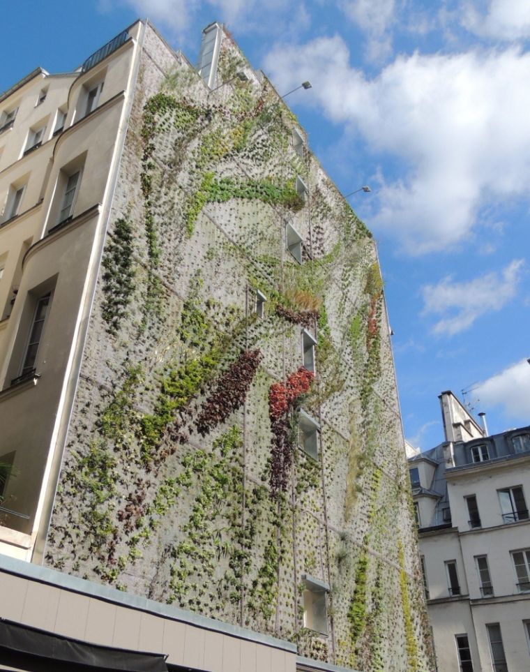 moderna zelena zgrada u Parizu