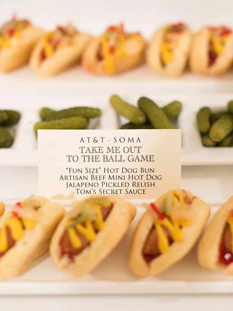 make-wedding-buffet-idea-menu-mini-hotdog