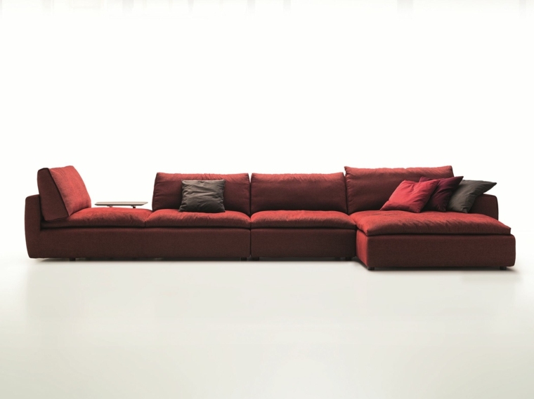 piros kanapé design modern nappali elrendezés ötlet modern párnák