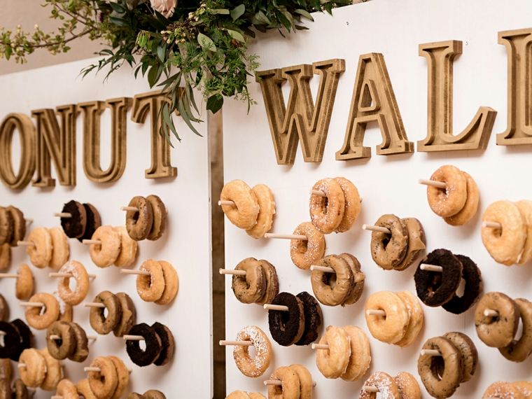 original-wedding-candy-bar-decoration-wall-krafne