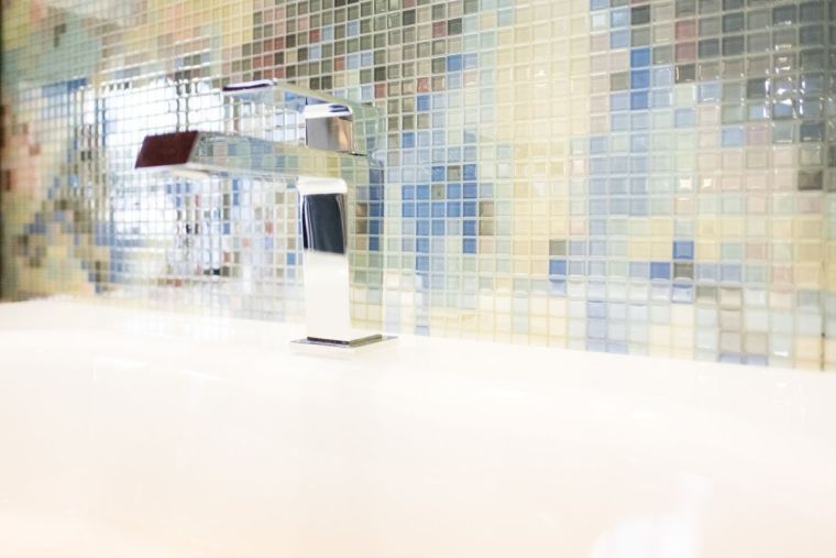 csempézett fürdőszoba mozaik-fal-burkoló-trend