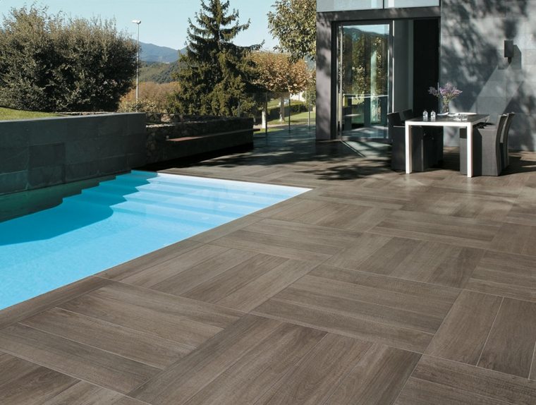 piastrelle per piscina imitazione pavimento in legno