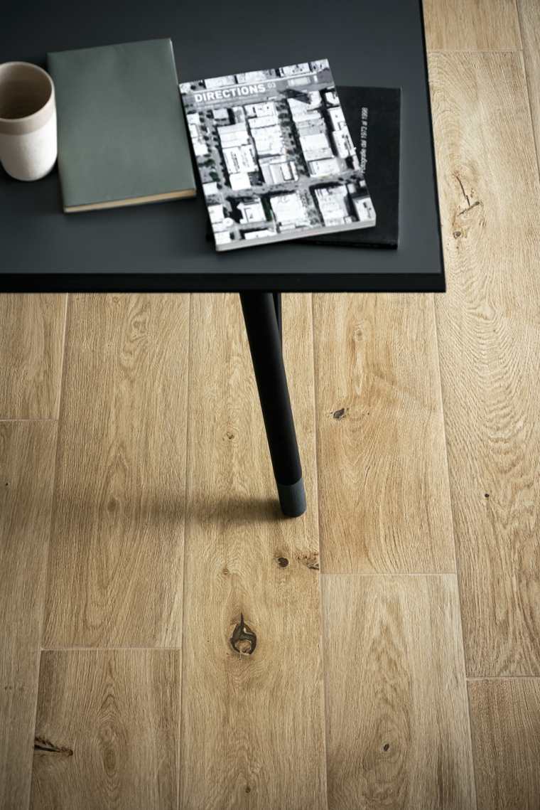 medžio imitacijos plytelių dizaino juodo kavos staliuko dizaino „marazzi“ svetainės grindų idėjos