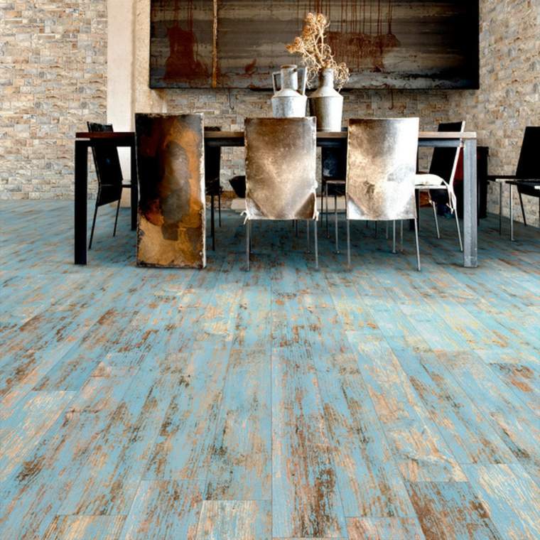 medinės išvaizdos plytelės valgomojo grindų idėjos medinės kėdės valgomojo stalo dekoravimo idėjos
