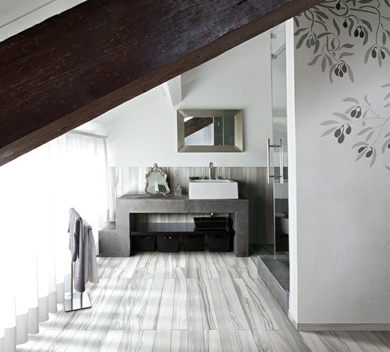 interjero vonios grindų plytelės medžio efekto pilka balta spalva
