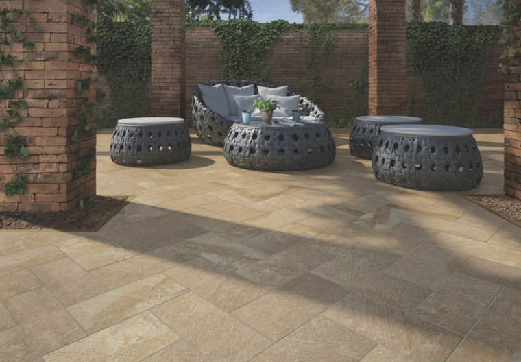 pratico terrazzo piastrellato beige chiaro