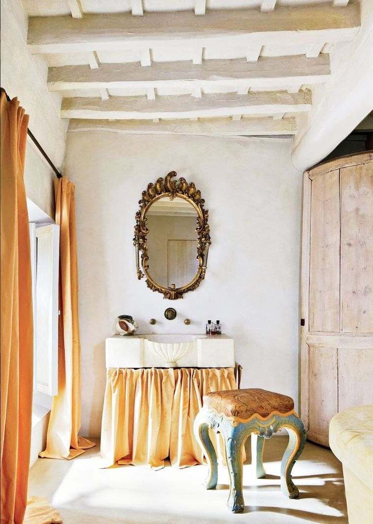 apdaila-baroko stiliaus-taburetė-maža-erdvė-deko