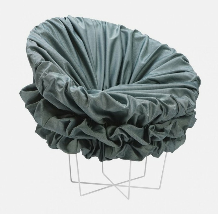 現代的な椅子の快適なデザインの革新的なリビングルーム