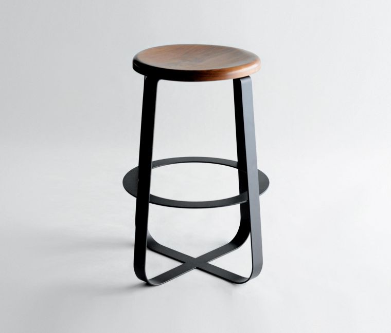 dizainas-fazė-mediena-virtuvė-baro-kėdė