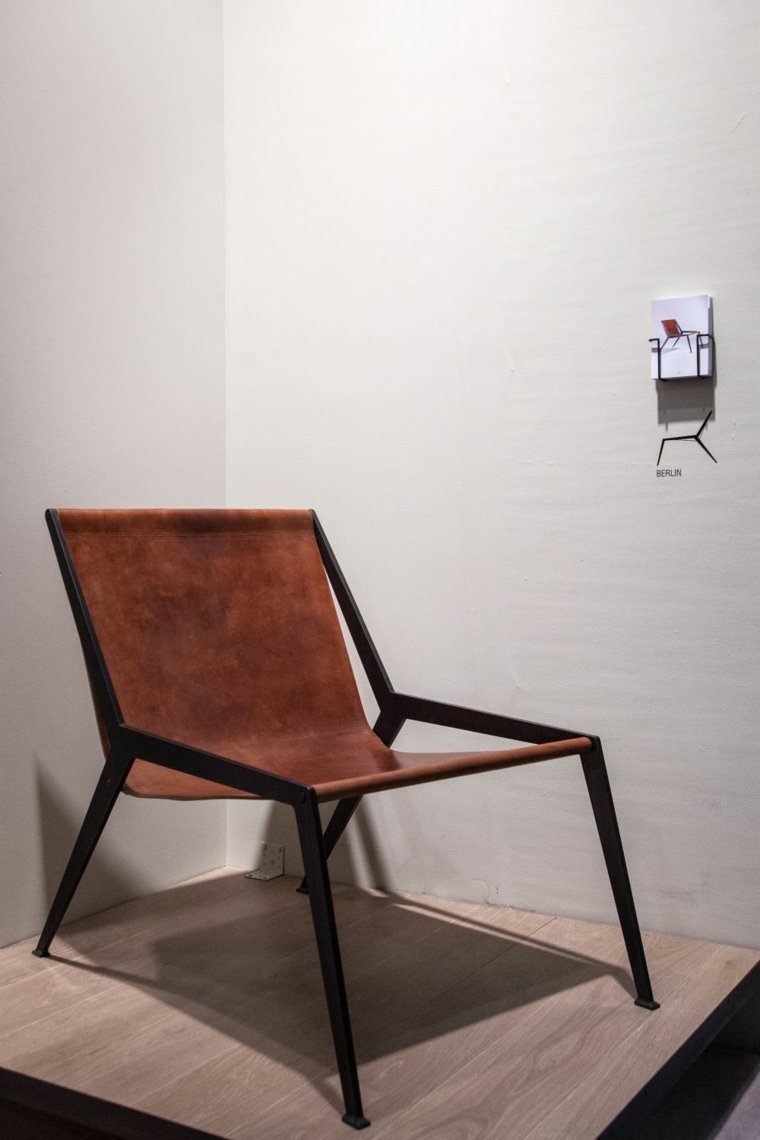 kožna stolica-Tom-Faulkner
