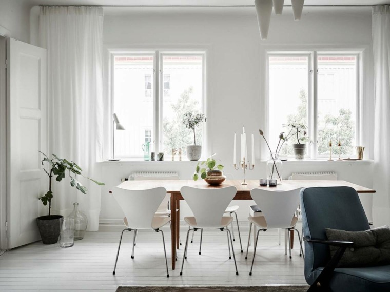 Skandinaviška kėdė puošia dizaino biuro valgomąjį