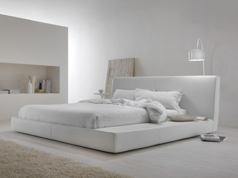 letto bianco trapuntato testiera design moderno tappetino beige