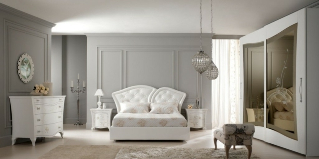 クラシックな白いデザインのベッドルーム