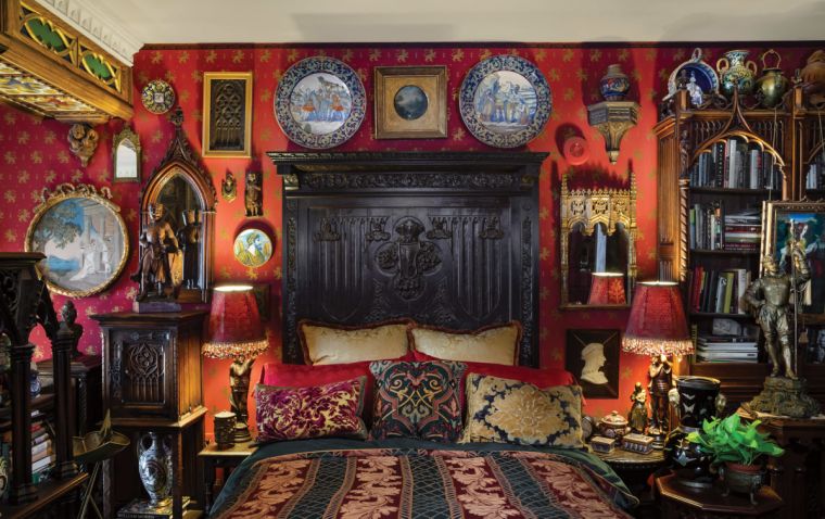 gotikinis miegamojo dekoras