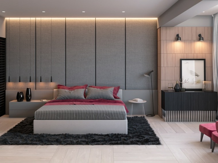 siva spavaća soba uključujući uzglavlje kojim dominira tapiserija