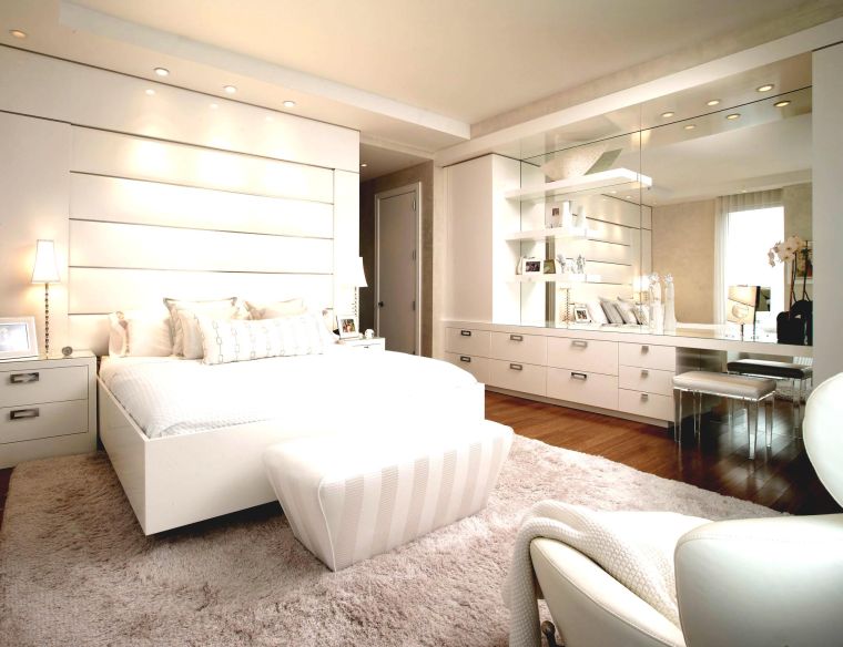 hálószoba fehér és bézs színben