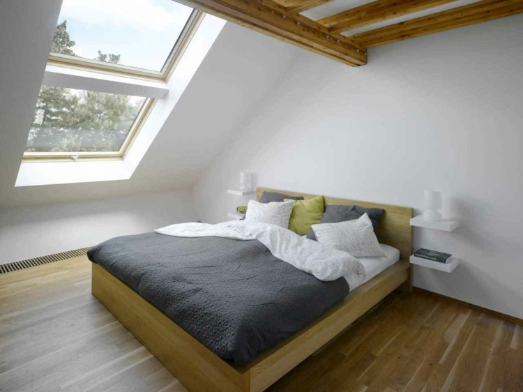 spavaća soba u potkrovlju minimalističkog dizajna