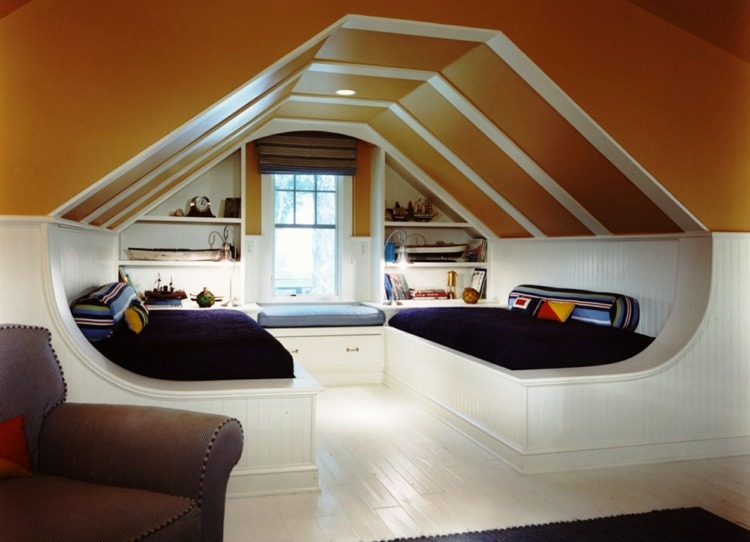 potkrovna soba s dva kreveta
