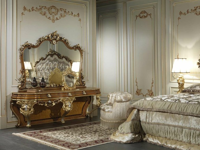 Comò in legno specchiere foto camera da letto in stile barocco