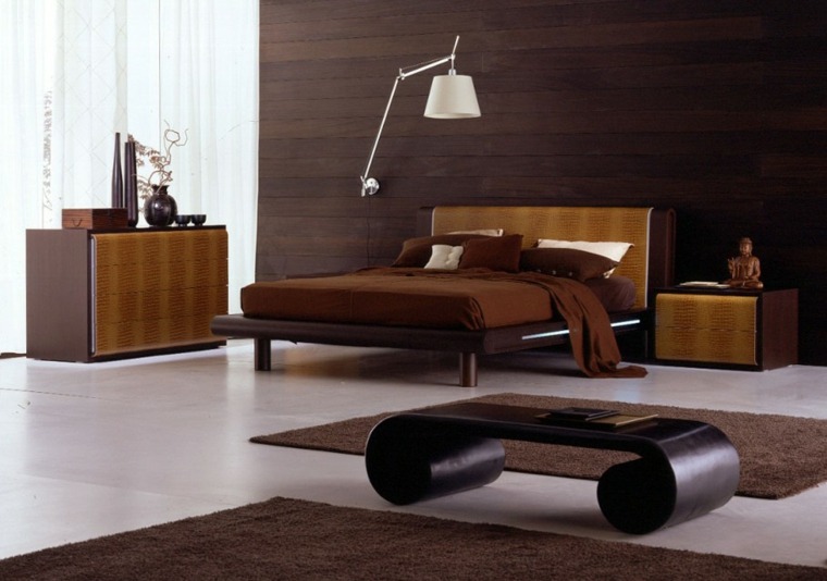 hálószoba design fa keret ágy fehér lámpa barna padlószőnyeg
