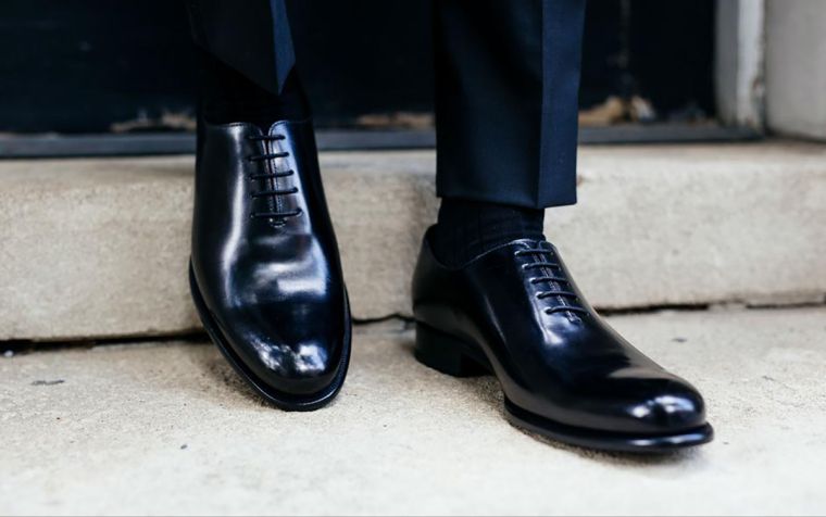 foto di scarpe da uomo moderne