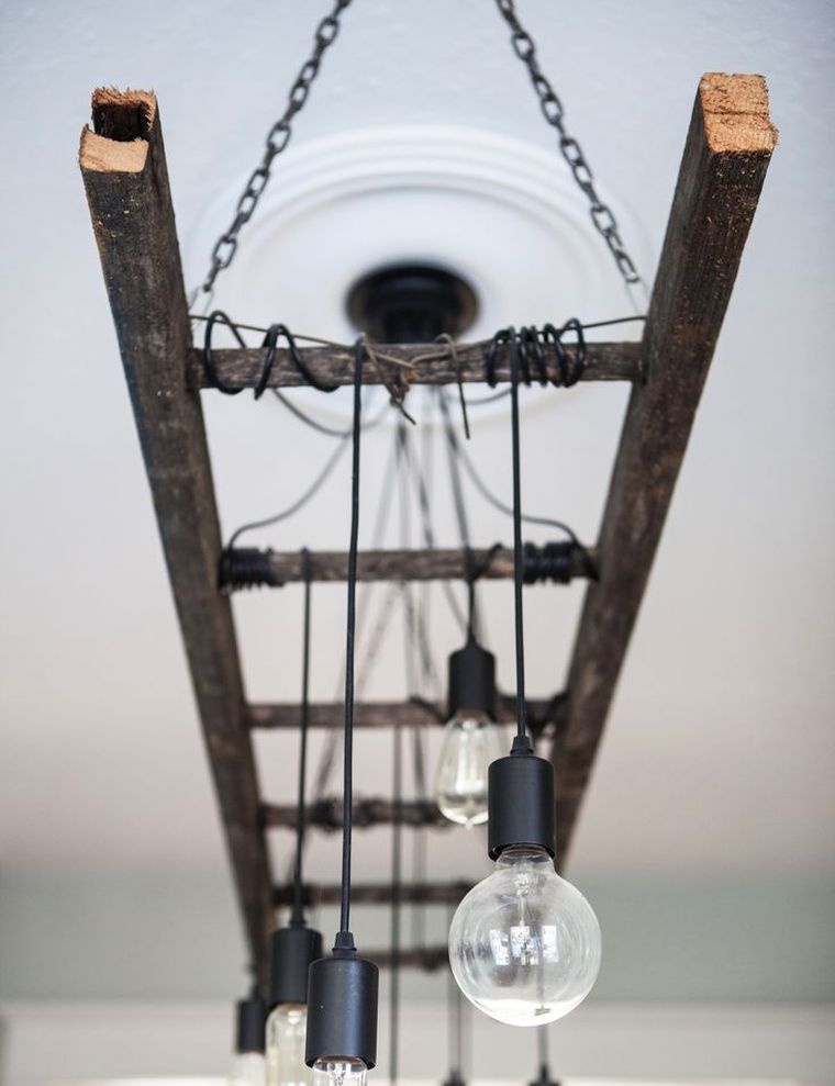 idea-scale-luce-decorazione-lampadario-fai da te