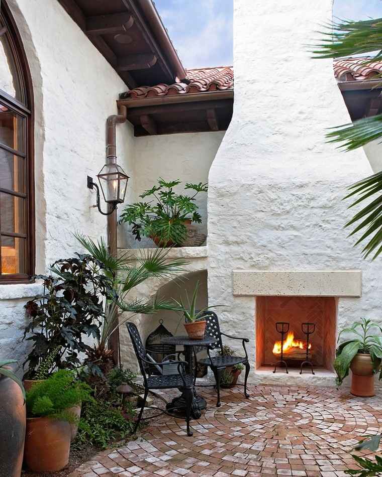 caminetto-da-esterno-idea-giardino-rustico