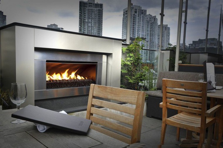 idee-balcone-camino-esterno-giardino-caminetto-deco