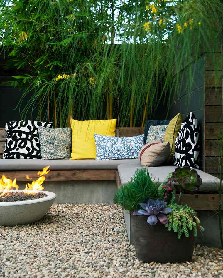 caminetto esterno caminetto esterno idea divano giardino