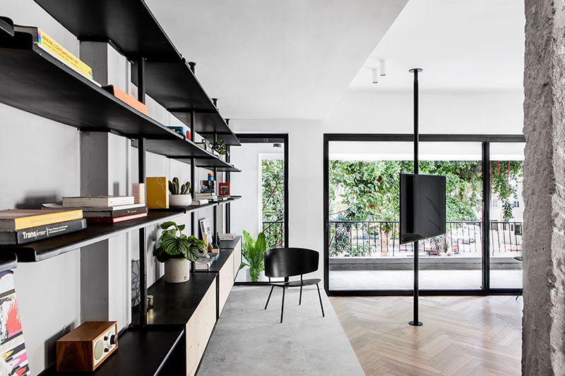 slog minimalizem v notranjosti stanovanja fotografija črno -bela |