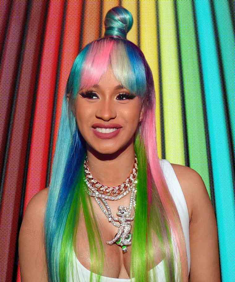 Idee di colore dei capelli arcobaleno per le donne originali