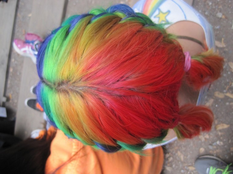 idea capelli arcobaleno trecce donna