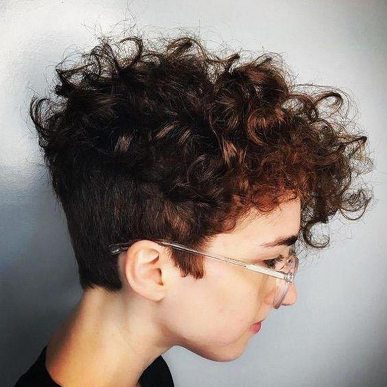 kovrčava kosa ženska frizura ideje za kratku kosu