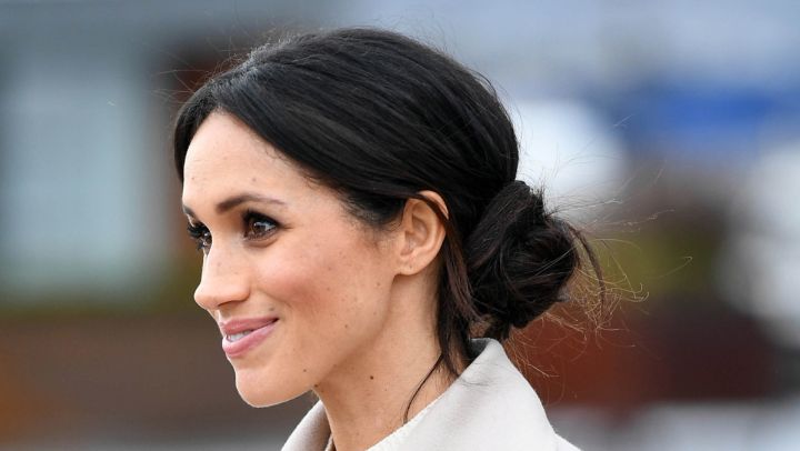 meghan markle bandelės šukuosena