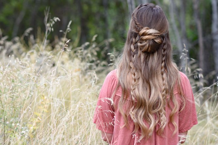 acconciatura con chignon disordinato