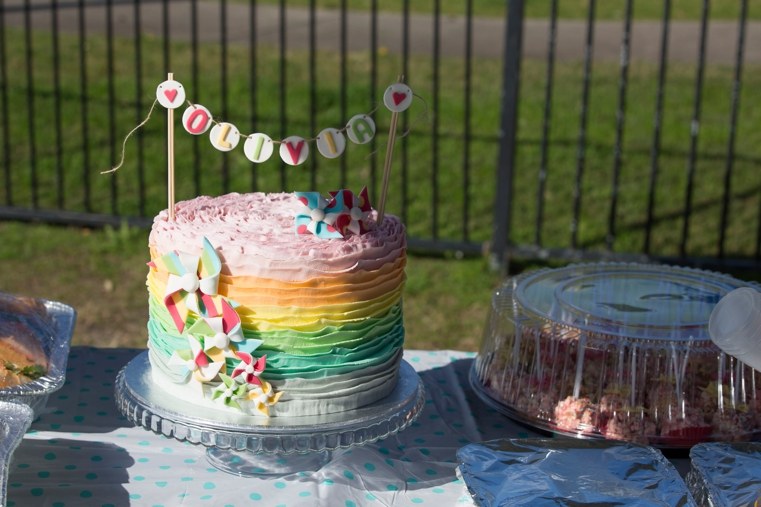 torta-ragazza-arcobaleno