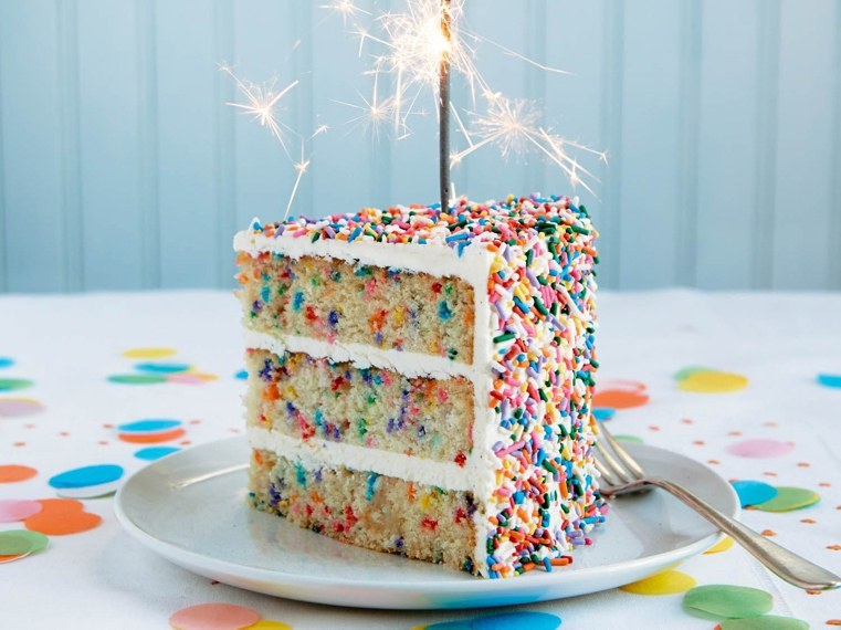 torta di compleanno per ragazza con i colori